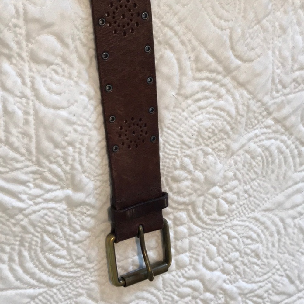 American Eagle Brown leather belt small excellent